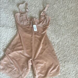 SKIMS No Show Nude Shapewear unlined Demi midthigh Bodysuit new with tags szS